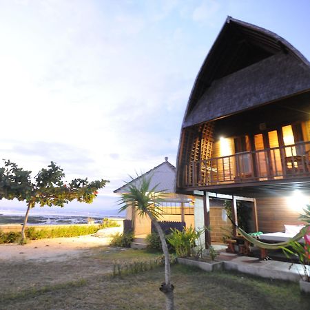 Suka Beach Bungalow นูซาเลมโบงัน ภายนอก รูปภาพ